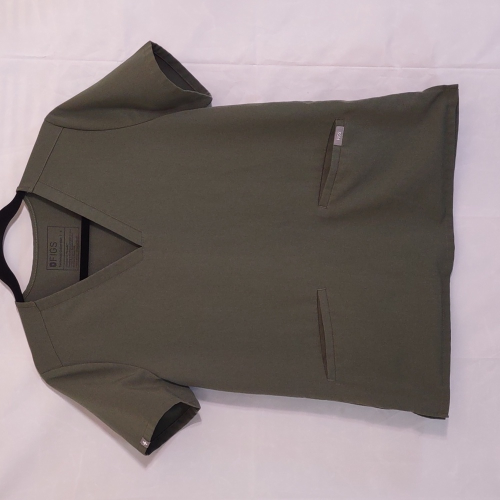 Figs Moss Casma Three-Pocket Scrub Top